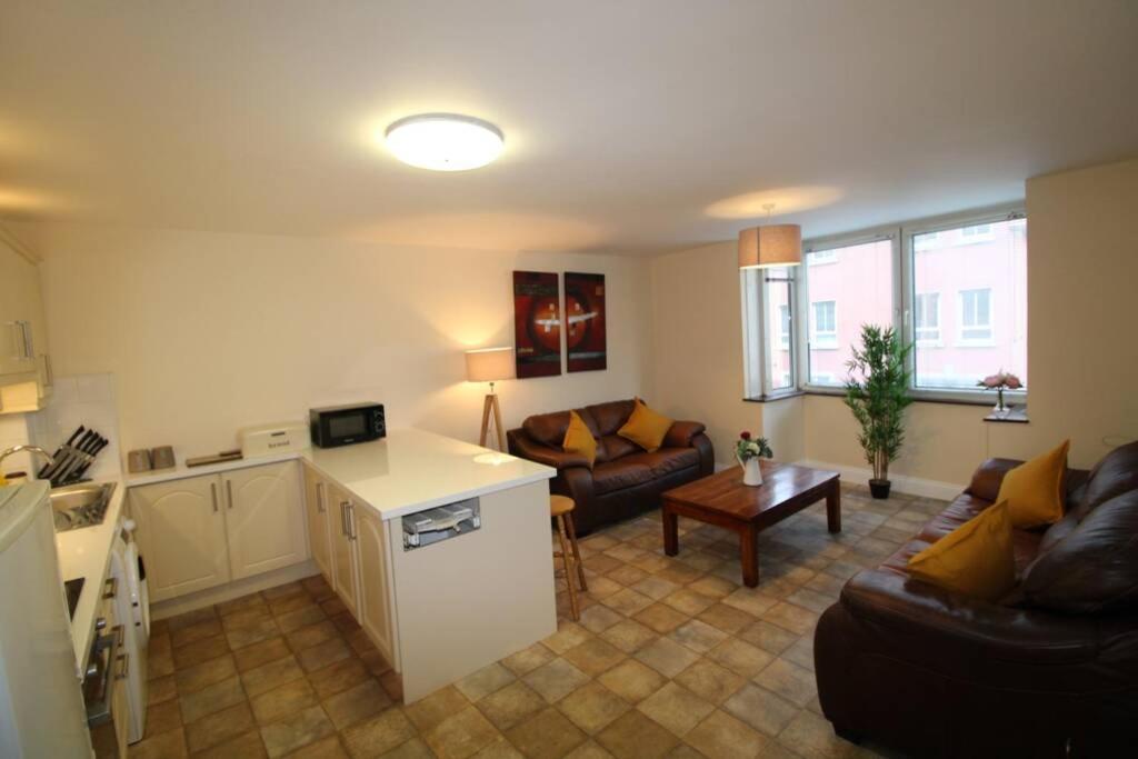 Апартаменты Large 3 Bed, Galway City Centre Экстерьер фото